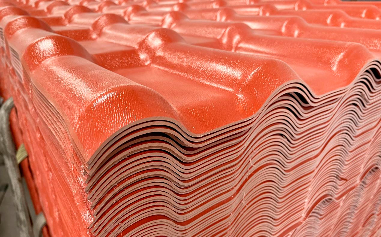 購買合成樹脂瓦時，選擇經(jīng)營模式為廠家直供，有什么巨大的優(yōu)勢呢