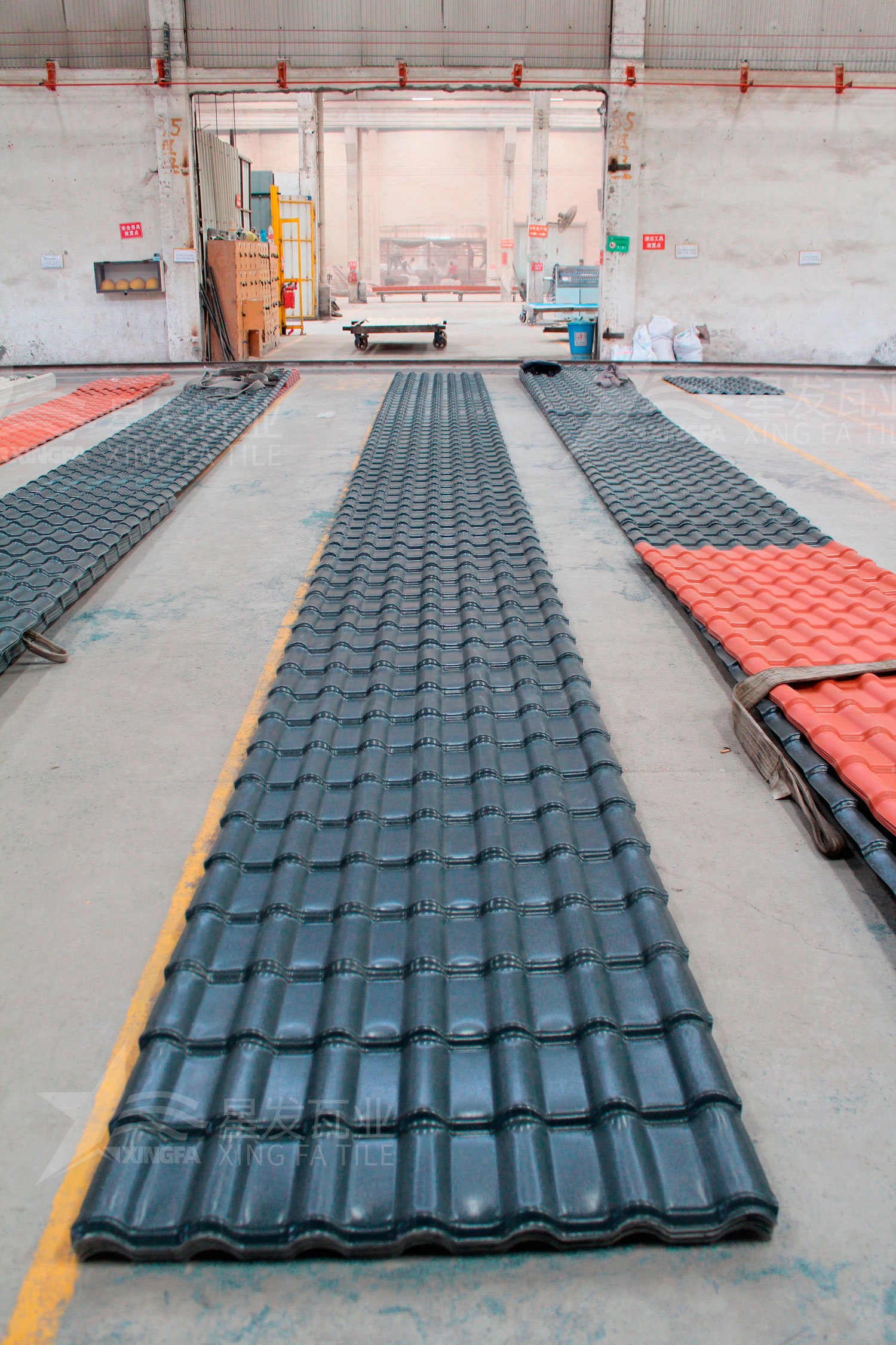 樹脂瓦白底和灰底哪個(gè)好？白底和灰底在質(zhì)量、價(jià)格上有啥區(qū)別？