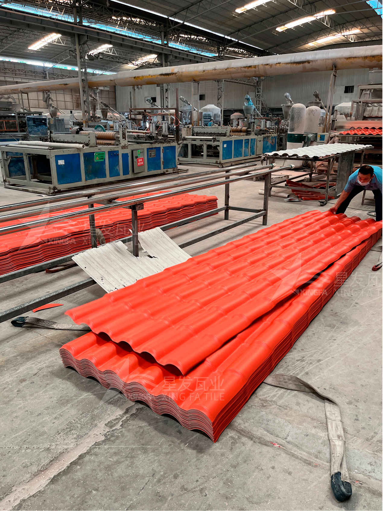 在選擇樹脂瓦廠家，一定要考察的3個因素？輕松買到優(yōu)質(zhì)的樹脂瓦！