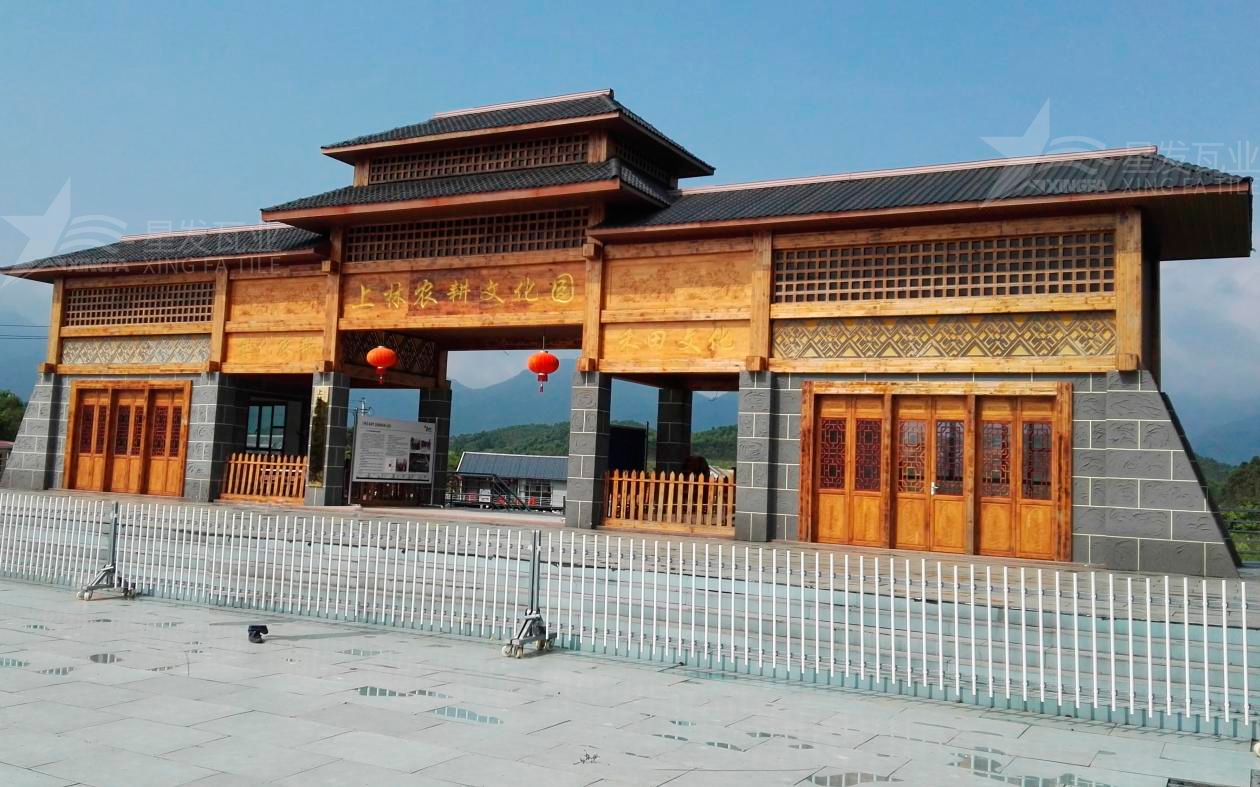 合成樹(shù)脂瓦為旅游景點(diǎn)增添了色彩與生機(jī)，集美觀與實(shí)用于一身！