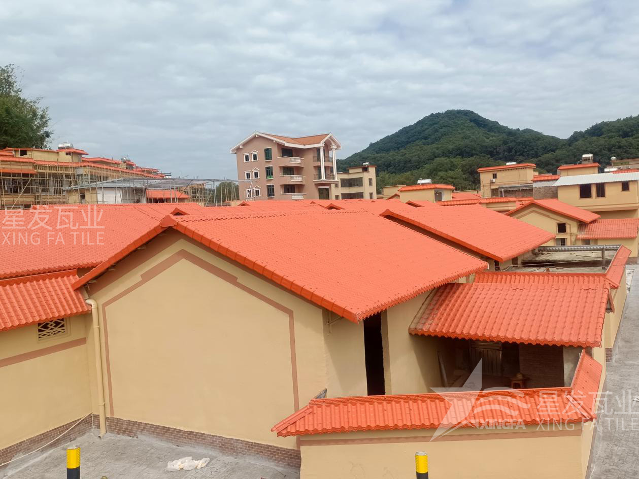 從傳統(tǒng)瓦片升級(jí)到合成樹脂瓦，讓農(nóng)村房屋煥發(fā)新生！